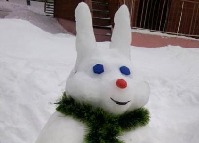 Идеи забавных снеговиков, или дачный отдых в хорошей компании Изготовить снеговик игрушку из ткани большого размера